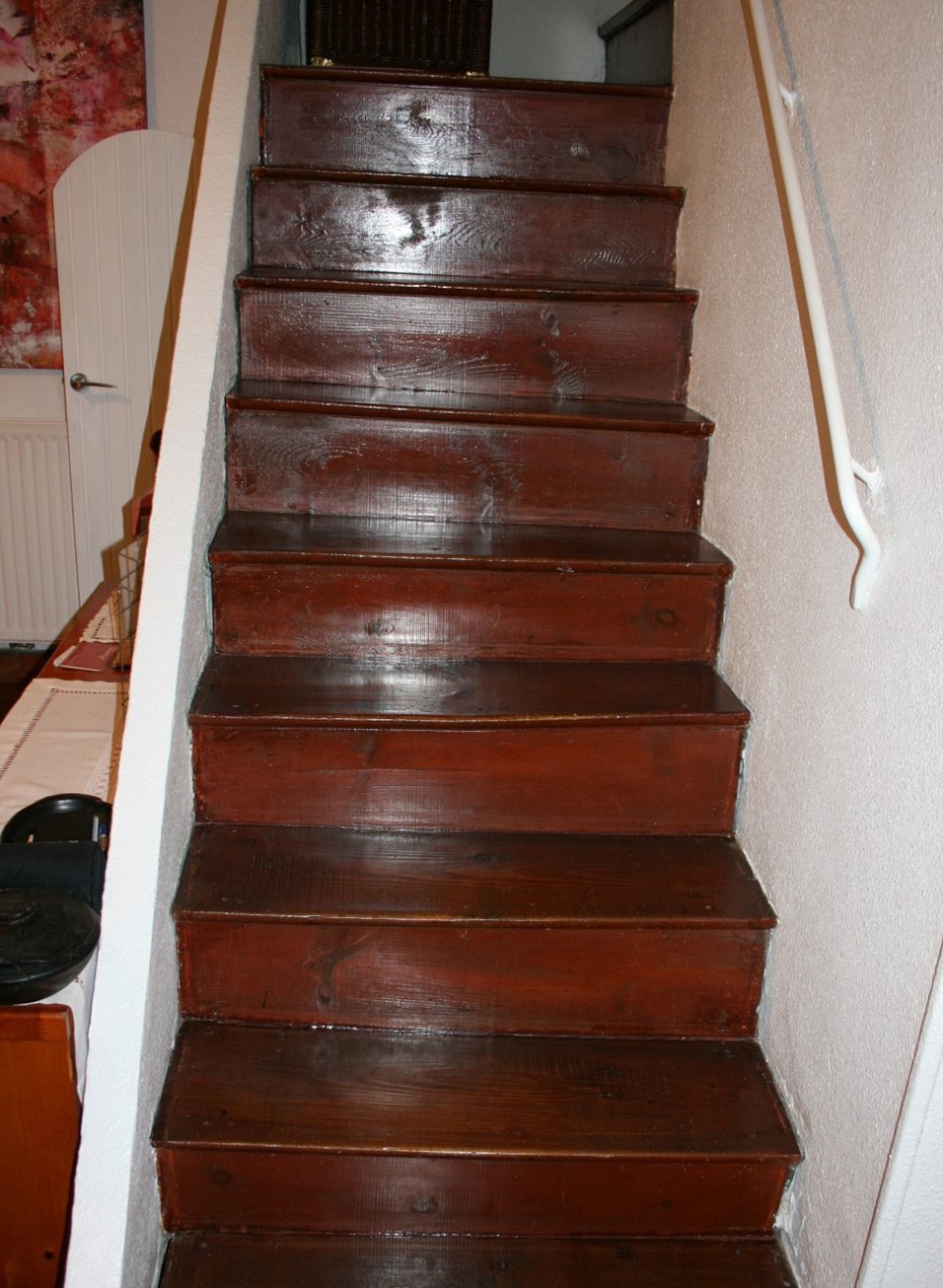 Laminát Weißer Nussbaum – před renovací